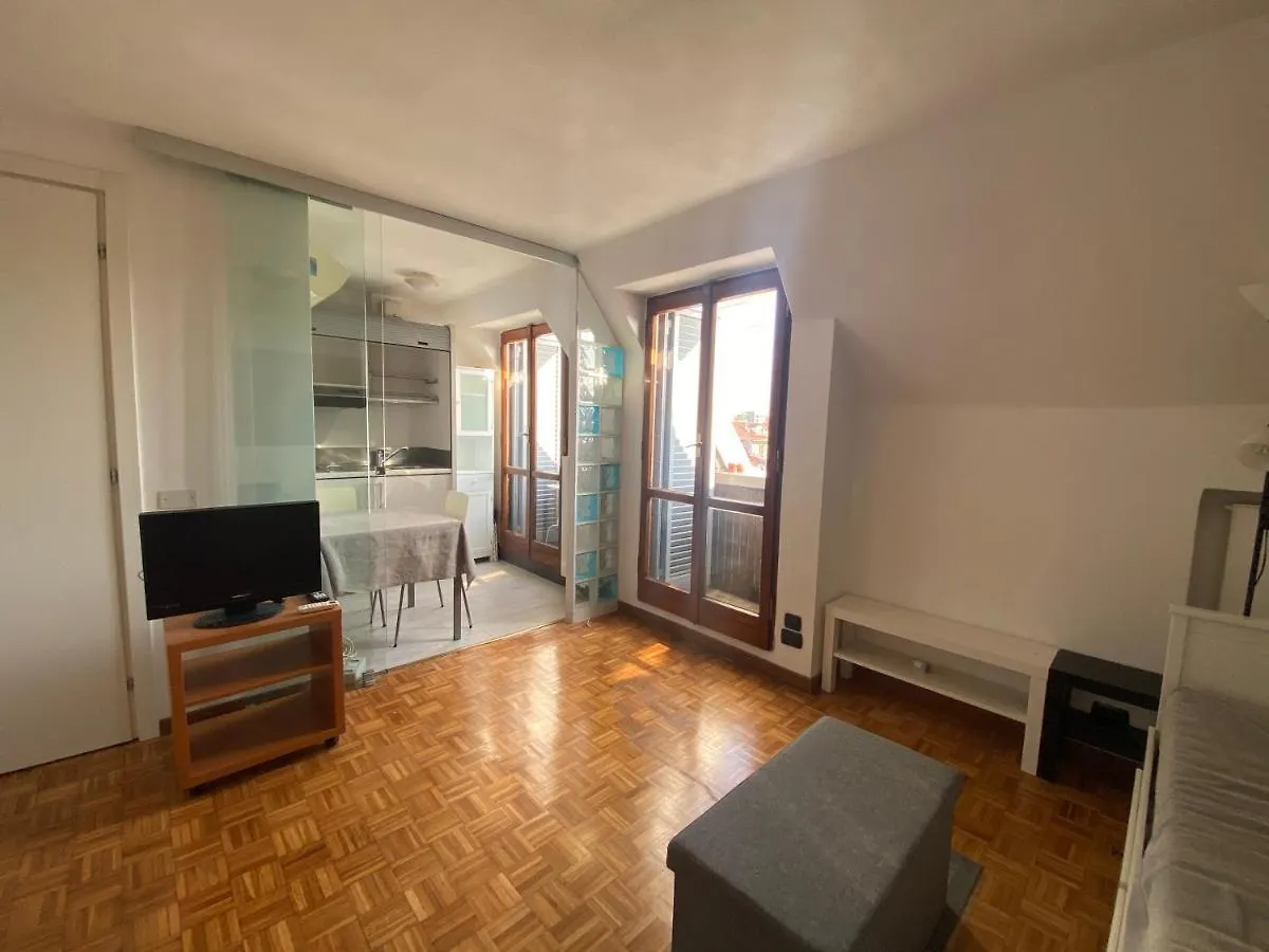 Porta Venezia, Monolocale Con Vista Sui Tetti Διαμέρισμα Μιλάνο