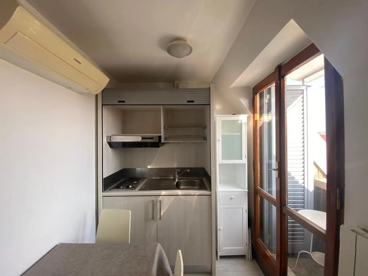 Porta Venezia, Monolocale Con Vista Sui Tetti Διαμέρισμα Μιλάνο Ιταλία