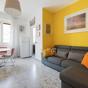 Appartamento With Balcony - 50 M Far From M1 Pasteur, Milano